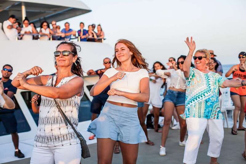 Cabo San Lucas: Sunset Dinner Cruise - What Makes the Catamaran the Perfect Setting for an Evening Out