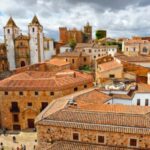 Cáceres: Guided Tour + Entrance to Monuments + Tasting - Entering the UNESCO World Heritage Old Town through the Arco de la Estrella