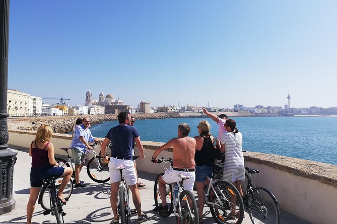 Cádiz 2:30h Bike Tour - Discovering El Pólpulo and the Roman Theatre