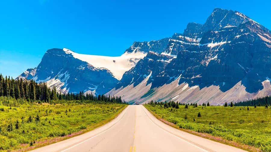 Calgary: Banff, Lake Louise & Canmore SUV Tour - Exploring Banffs Charming Streets and Iconic Landmarks