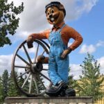 Calgary: In the Land of the Big Tour - Unique Stops Featuring Giant Sculptures and Quirky Monuments