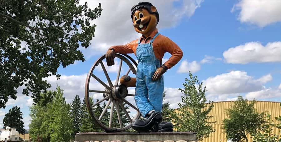 Calgary: In the Land of the Big Tour - Unique Stops Featuring Giant Sculptures and Quirky Monuments