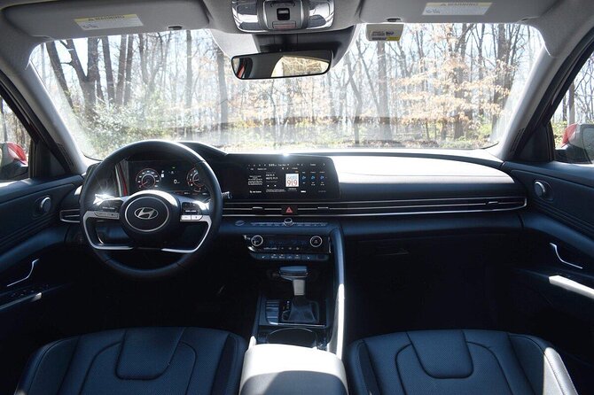 Calgary to Banff Airport Transfer Reliably to the Rockies - How the Driver Monitors Flight Delays