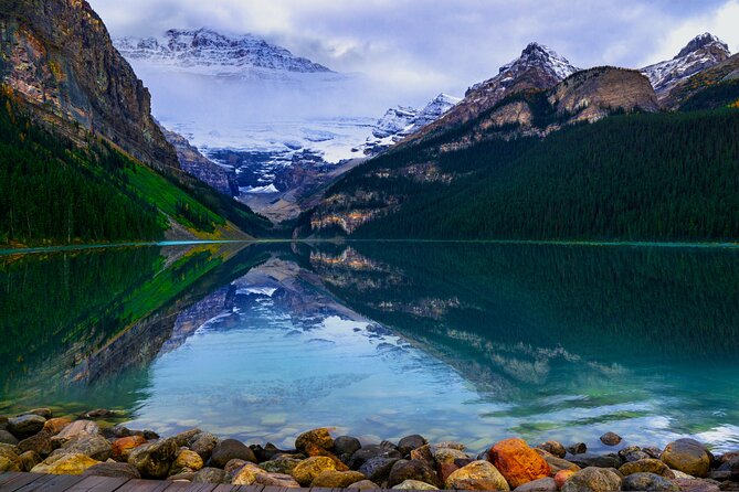 Calgary to Lake Louise and Lake Moraine - Visiting Lake Louise: The Jewel of the Canadian Rockies