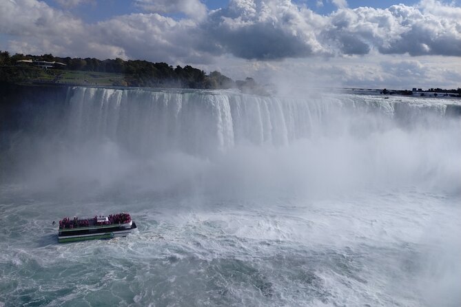 Canada/USA Incredible Wonder Tour of both sides of Niagara Falls - Visiting Cave of the Winds at the Base of the Bridal Veil and American Falls