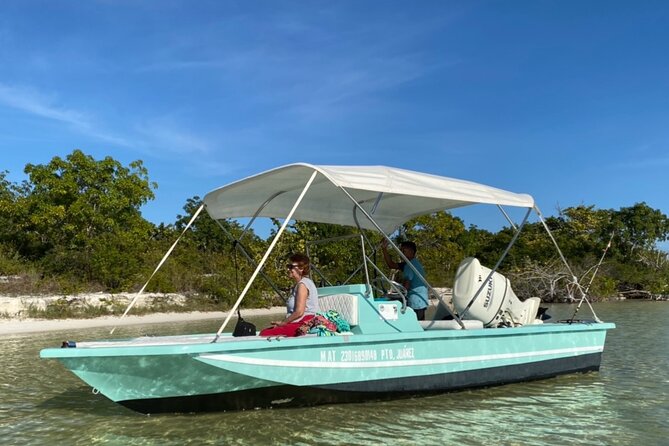 Cancun Fly Fishing large boat - The Modern Robalo Boat and Equipment