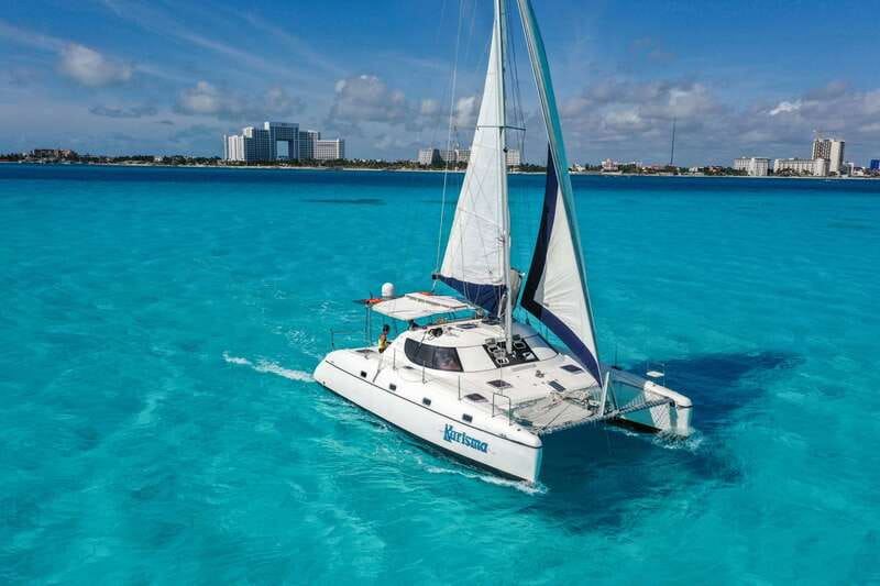 Cancun: Half Day Private Catamaran with Snorkeling. 25 guest - Departure and Transportation from Cancun