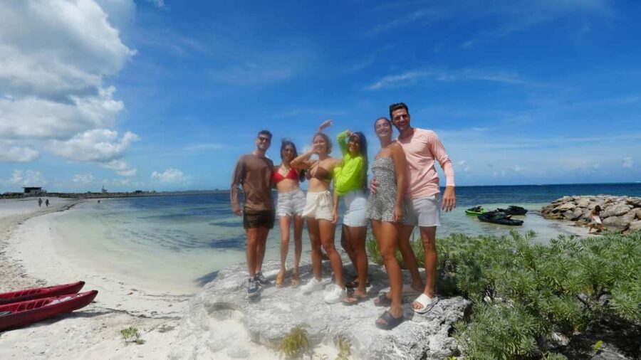 Cancun: Mopeds Adventure! 90 min Guided Tour in Hotel Zone - Riding the Electric Moped: A Fun Way to Cover Distance