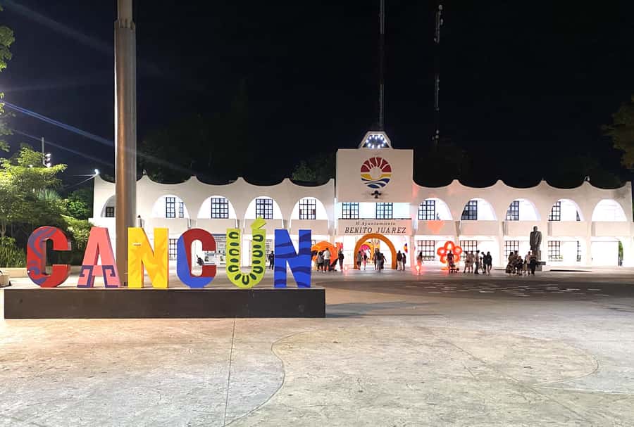 Cancun: Old Town Food Tour with 6 Tastings & A Secret Dish - Sampling Cancún’s Iconic Lechón Torta and Pineapple Horchata