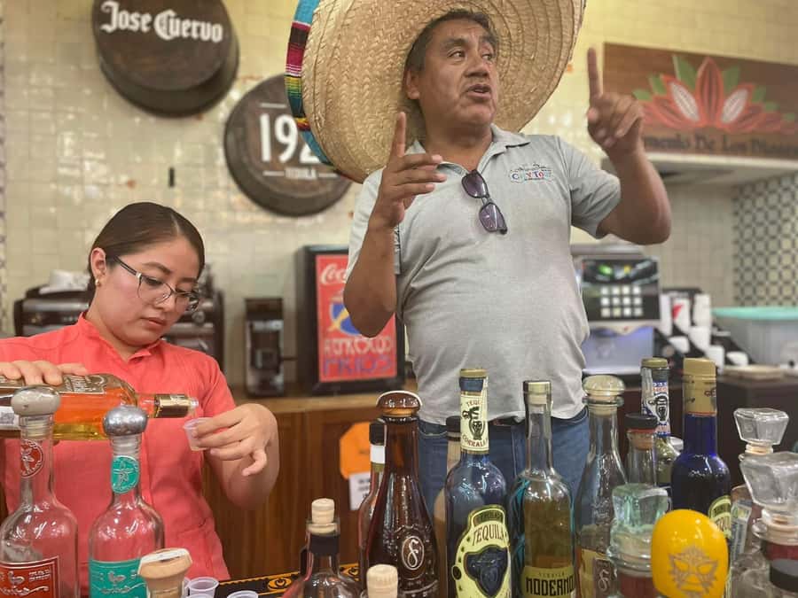 Cancun: Shopping Tour & Market 28 - Pickup from Cancun Hotels and Hotel Zone