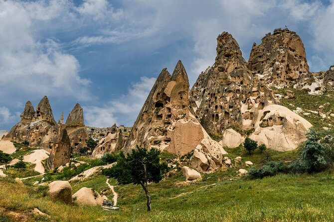 Cappadocia Guided Red Tour with Lunch & Entrance Fees - Discover the Surreal Landscape of Zelve Open-Air Museum