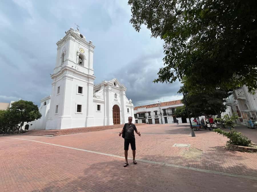 Cartagena: Barranquilla and Santa Marta BILINGUAL GUIDE - Starting from Cartagena: Early Morning Pickup and Transit