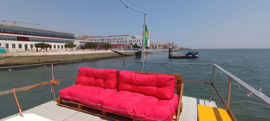 Cascais: Sunset Cruise to Lisbon with Open Bar - The Scenic Route Along Estoril and the Tagus River