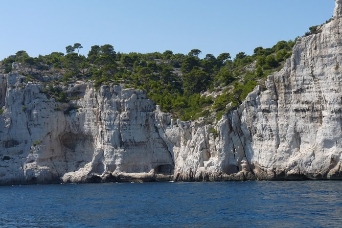 Cassis and Aix en Provence Sightseeing Tour from Marseille - Exploring Cassis: Village Charm and Calanques