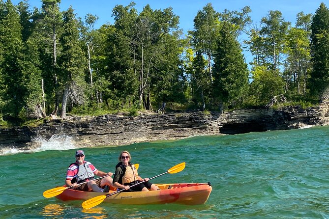 Cave Point Kayak Tour - Exploring Cave Point County Park by Kayak