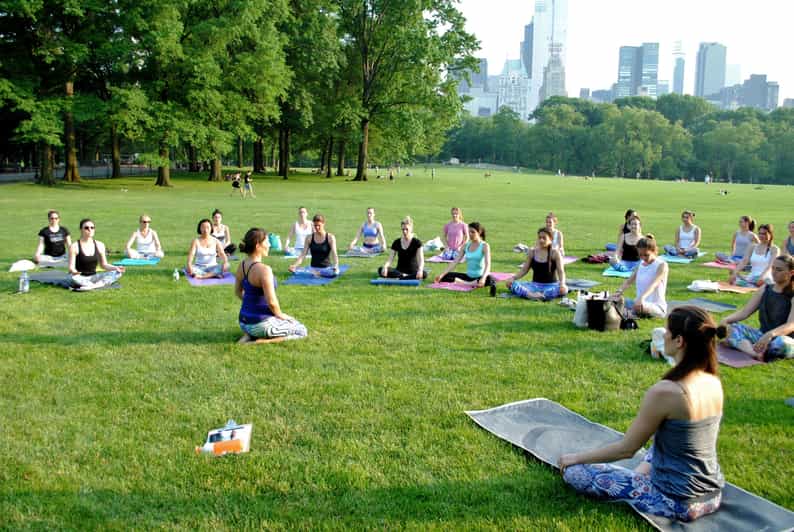 Central Park, New York: Yoga Classes in the park since 2012 - The Meeting Point: Central Parks Le Pain Quotidien