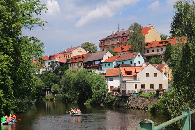 Cesky Krumlov Private Walking Tour With A Professional Guide - Meeting Point and Tour Logistics