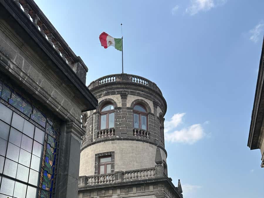 Chapultepec Castle: Private tour with local guide, tickets included - Starting Point: Hotel Pickup in Selected Neighborhoods
