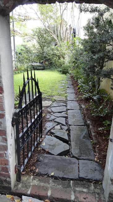 Charleston: Historic Walking Tour with a Local Guide - End in a Historic Home Courtyard Built in 1783