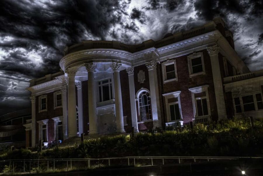 Chattanooga Crypts and Chills Ghost Tour - The Guide’s Style and Storytelling Approach