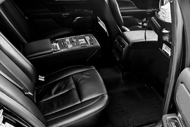 Chicago 6-Hour City Tour by Sedan - The Iconic Wrigley Field Stop