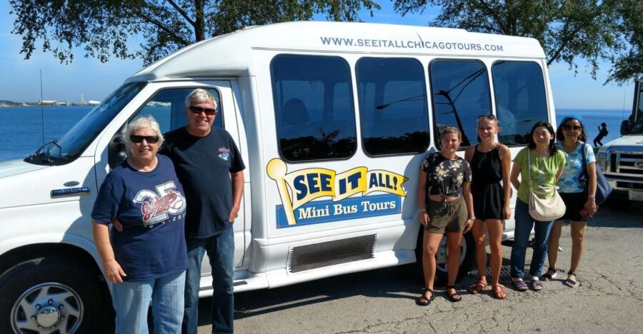 Chicago: City Minibus Tour with Optional Architecture Cruise - Visiting the Gold Coast and Lincoln Park Neighborhoods