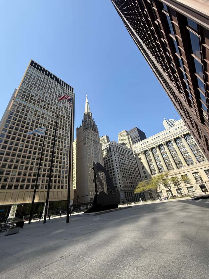 Chicago City Tour in Spanish - Starting Point at Pioneer Court and Meeting Details