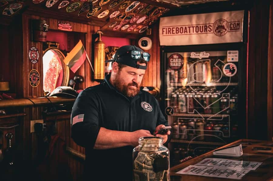 Chicago: Fireworks Cruise on a Historic Fireboat - Board a Historic Fireboat for a Festive Lake Michigan Experience