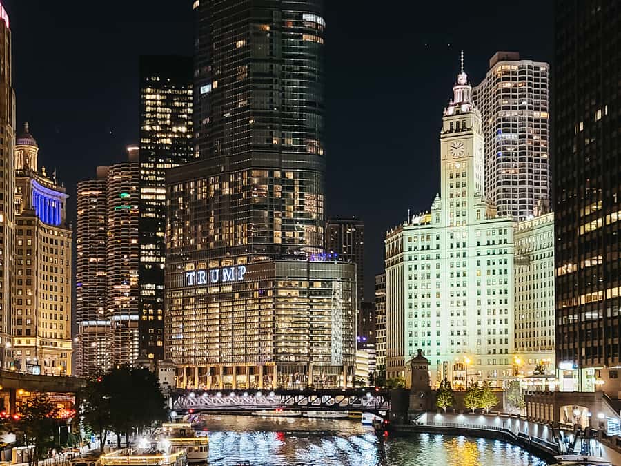 Chicago: Fireworks Cruise with Lake or River Viewing Options - Starting Point and Accessibility in Downtown Chicago