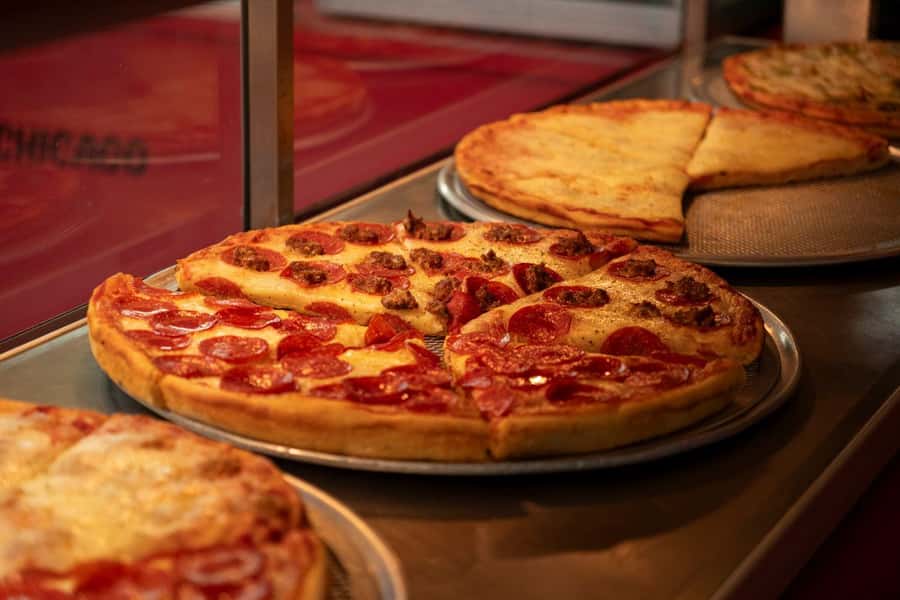 Chicago Loop Food Walk: Pizza, Dogs & Local Flavor - Exploring the Chicago Riverwalk and Loop District