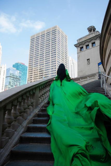 Chicago Luxury Flying Dress Photoshoot - Chicago Theatre as the Perfect Starting Point for Your Photoshoot