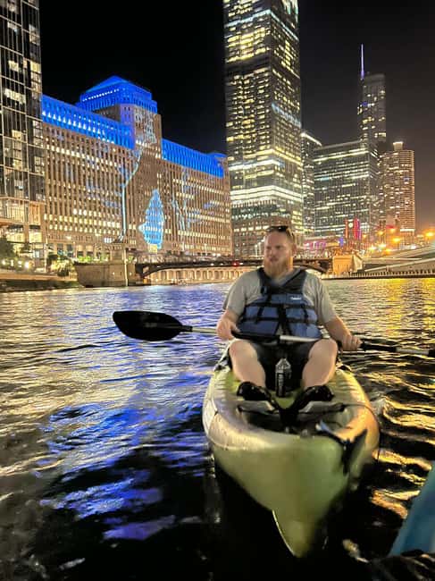 Chicago: Moonlight Paddle Tour on the Chicago River - Starting at the Chicago River: Nighttime Paddling Basics