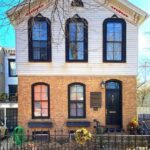 Chicago: Workers Cottages of Oldtown Triangle Walking Tour - Exploring the Iconic Workers Cottages of Oldtown