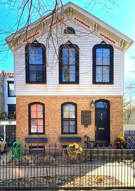 Chicago: Workers Cottages of Oldtown Triangle Walking Tour - Exploring the Iconic Workers Cottages of Oldtown