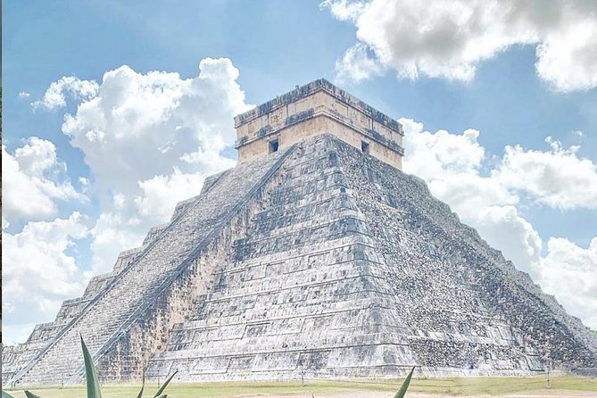 Chichen Itza FULL DAY TOUR - Exploring Chichen Itza with a Certified Guide