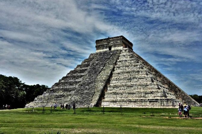 Chichen Itza Tour From Cancun and Riviera Maya - Starting the Day: Convenient Pickup and Modern Transport