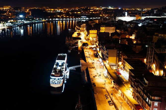 Christmas All Inclusive Dinner River Cruise with DJ on Board - Crossing the Douro: Six Bridges with Nighttime Charm