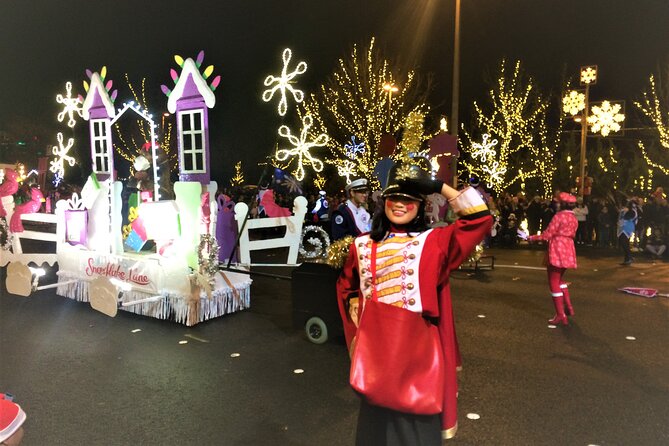 Christmas Lights and Snowflake Lane photo tour - Convenient Meeting Point and Timing