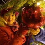 Christmas Magic in Cologne: A Festive Walking Tour - Visiting the Iconic Cologne Cathedral During Christmas