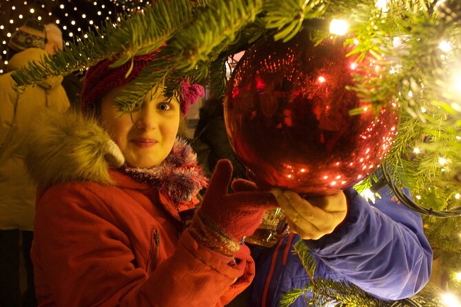 Christmas Magic in Cologne: A Festive Walking Tour - Visiting the Iconic Cologne Cathedral During Christmas