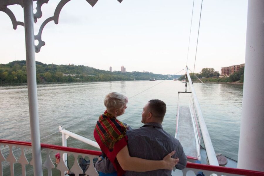 Cincinnati: Ohio River Cruise with Buffet Dinner - The Buffet Dinner and Refreshments