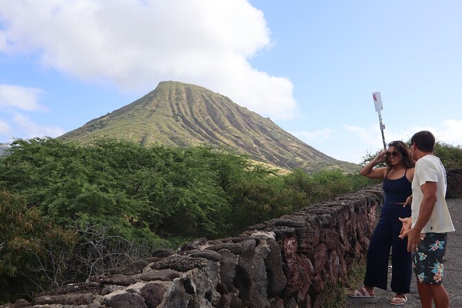 Circle Island Tour with Snorkeling & Turtles - The Guided Tour Starts with a Visit to the Duke Kahanamoku Statue