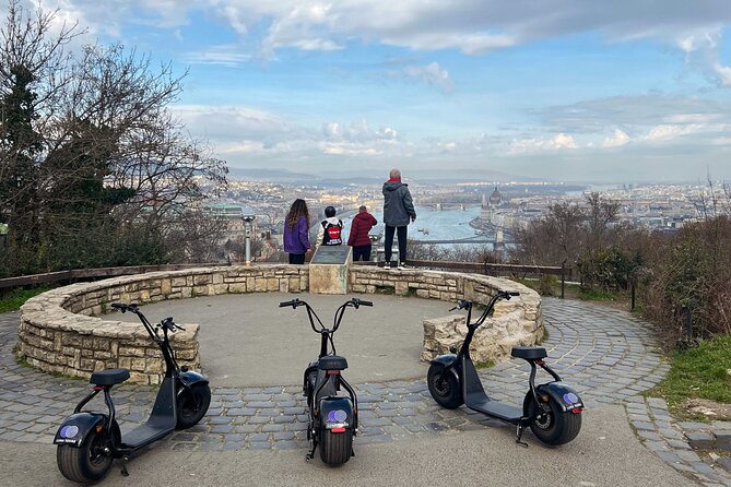 Citadel tour on e-scooter incl. Liberty Statue and panoramic view - Exploring Budapest from Erzsébet Bridge to Liberty Bridge