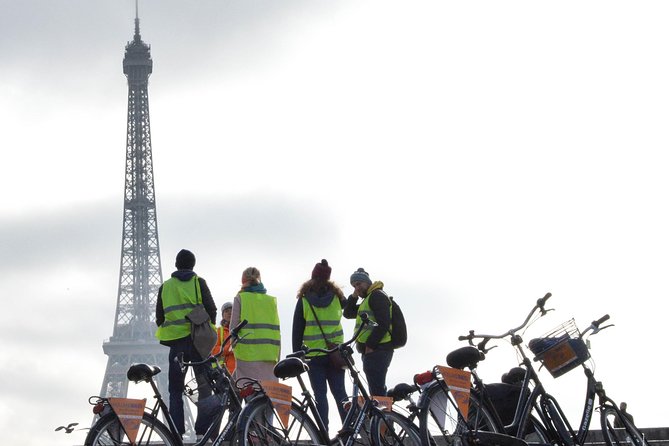 City bike tour on a dutch bike - Riding a Dutch Bicycle Through Paris’s Iconic Streets