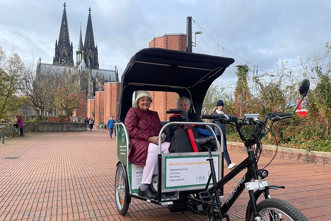 City Tour per Rikscha in Cologne - Exploring Colognes Famous Landmarks on a Rikscha