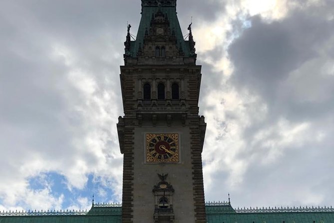 Citybeering - Walk with funny and interesting stories while having local beers - Starting Point at Hamburg Town Hall