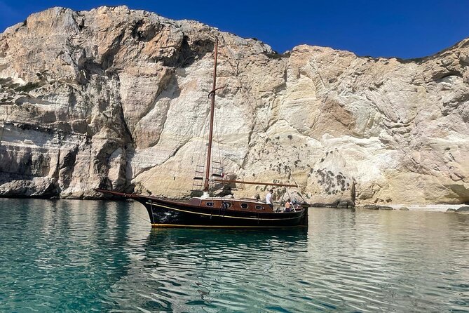 Classic boat tour of the Gulf of Cagliari - Exploring Cala Fighera’s Limestone Cove