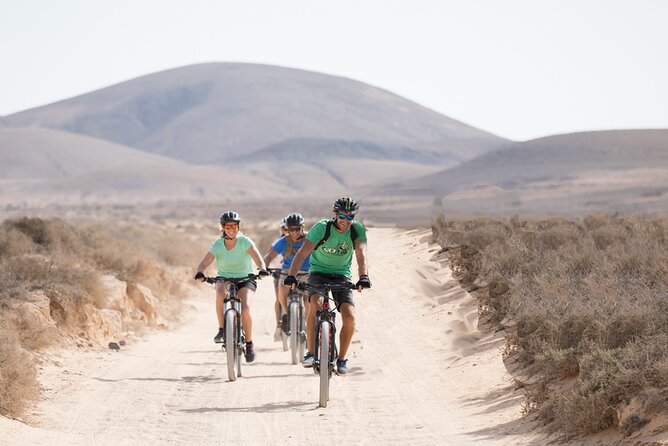 Coast to Coast PREMIUM eBike Tour; moderate level - 45 km - Starting Point in Corralejo for a Scenic Ride