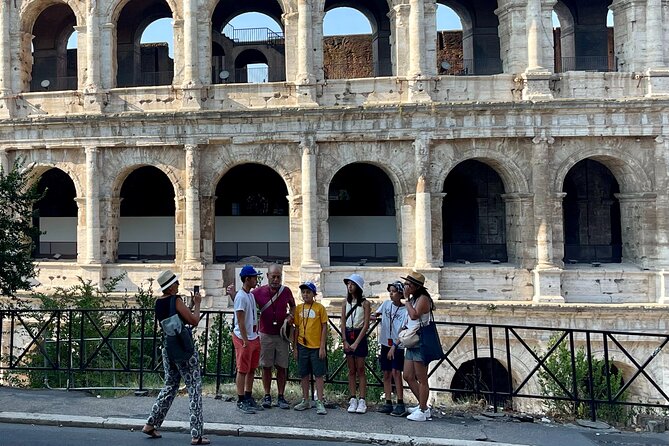 Colosseum, Palatine Hill and Roman Forum Guided Tour - Exploring the Colosseum with an Expert Guide