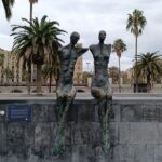 Columbus Monument Access With Barcelona Seaside Guided Tour - Discovering La Cara de Barcelona: Roy Lichtensteins Pop Art Sculpture